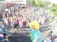 Foto bij artikel Driekleurtaart te groot voor bakkersdeur!